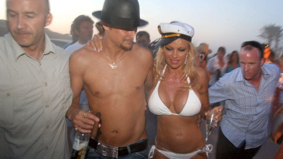 Pamela Anderson e Kid Rock nel 2006 a Saint Tropez&nbsp;