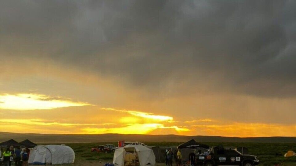 Campo 3 : una yurta di nomadi vicino il campo tre, tra le sabbie