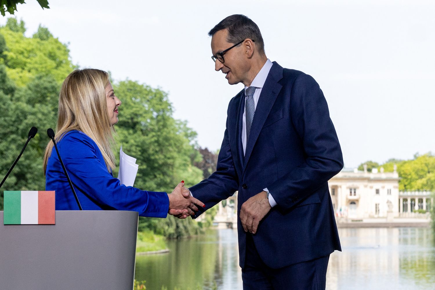 Il premier italiano, Giorgia Meloni, e il premier polacco Morawiecki