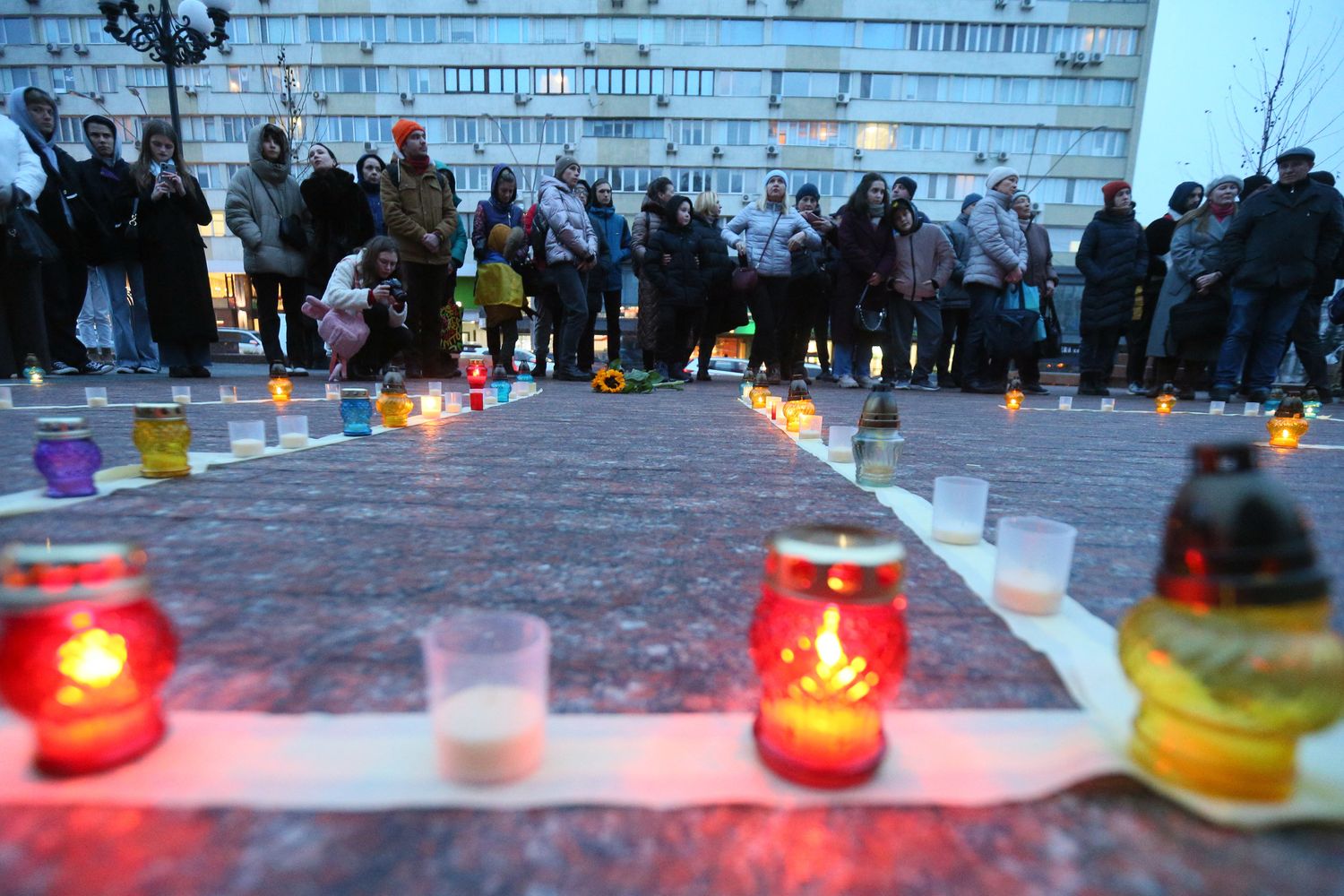 Commemorazione per le vittime dell'attacco al teatro di Mariupol&nbsp;