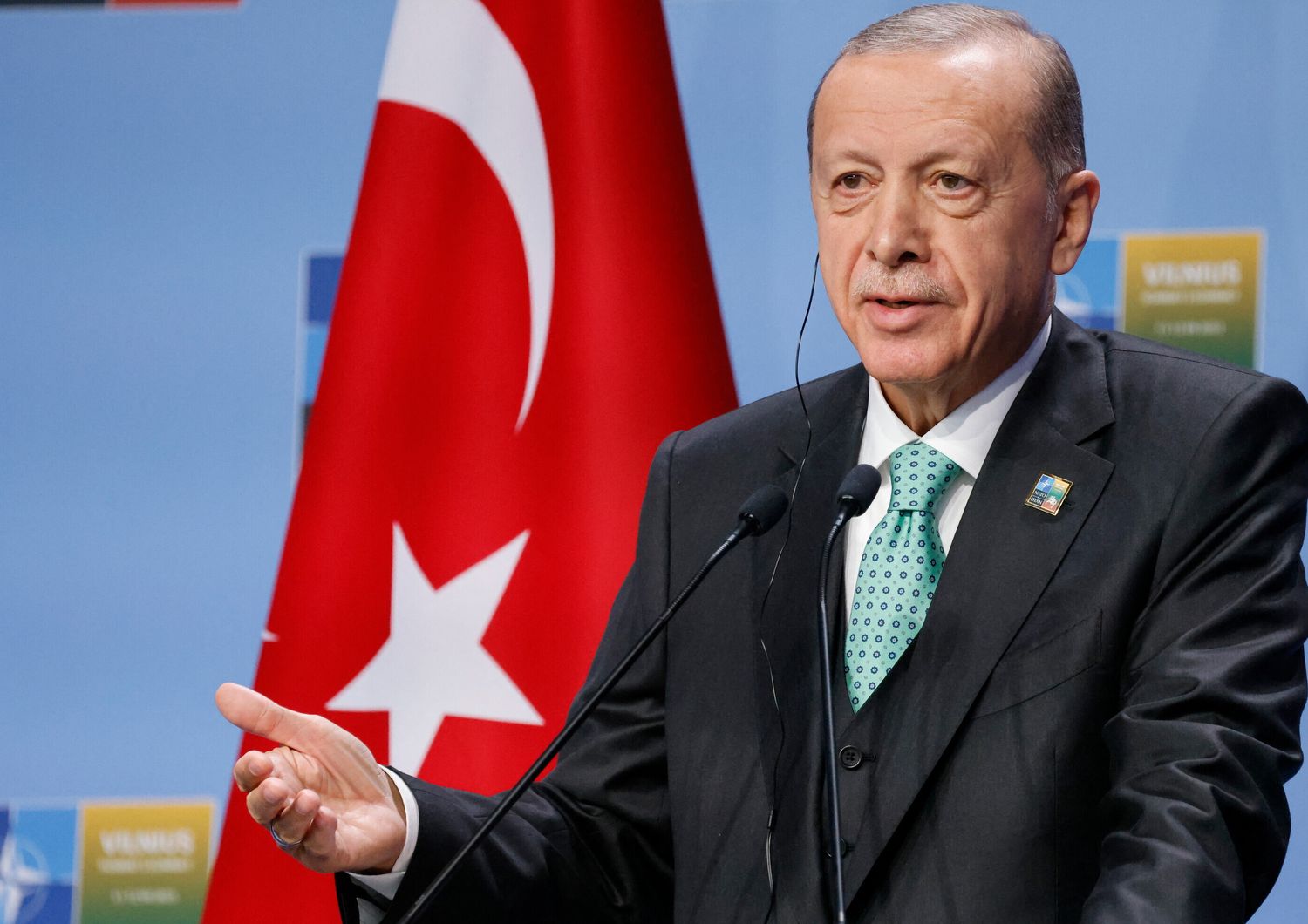 Il presidente turco Erdogan in conferenza stampa a Vilnius dopo il vertice della Nato