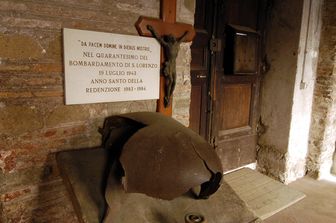 Una delle bombe cadute a San Lorenzo nel 1943