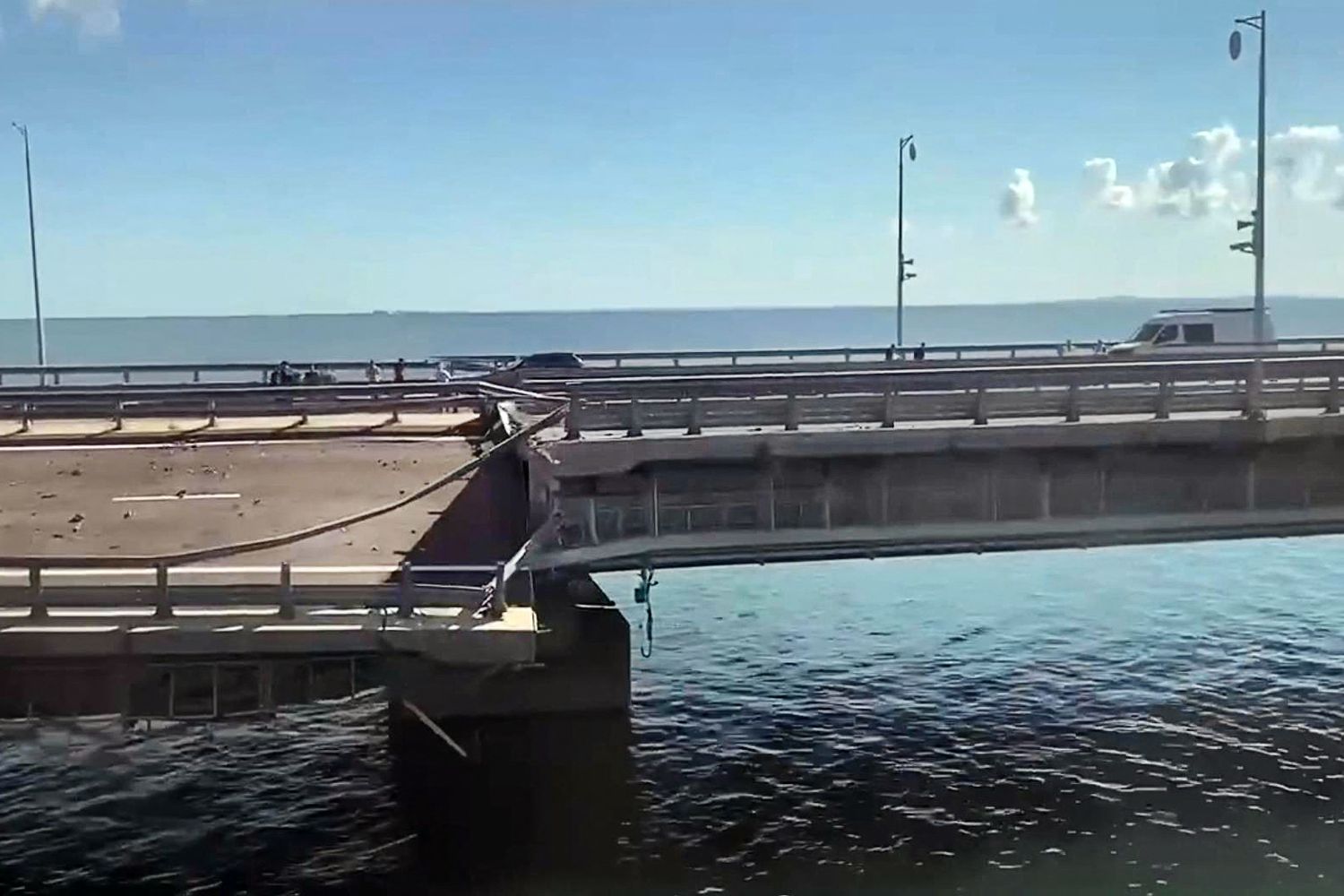 Il Ponte di Crimea crollato