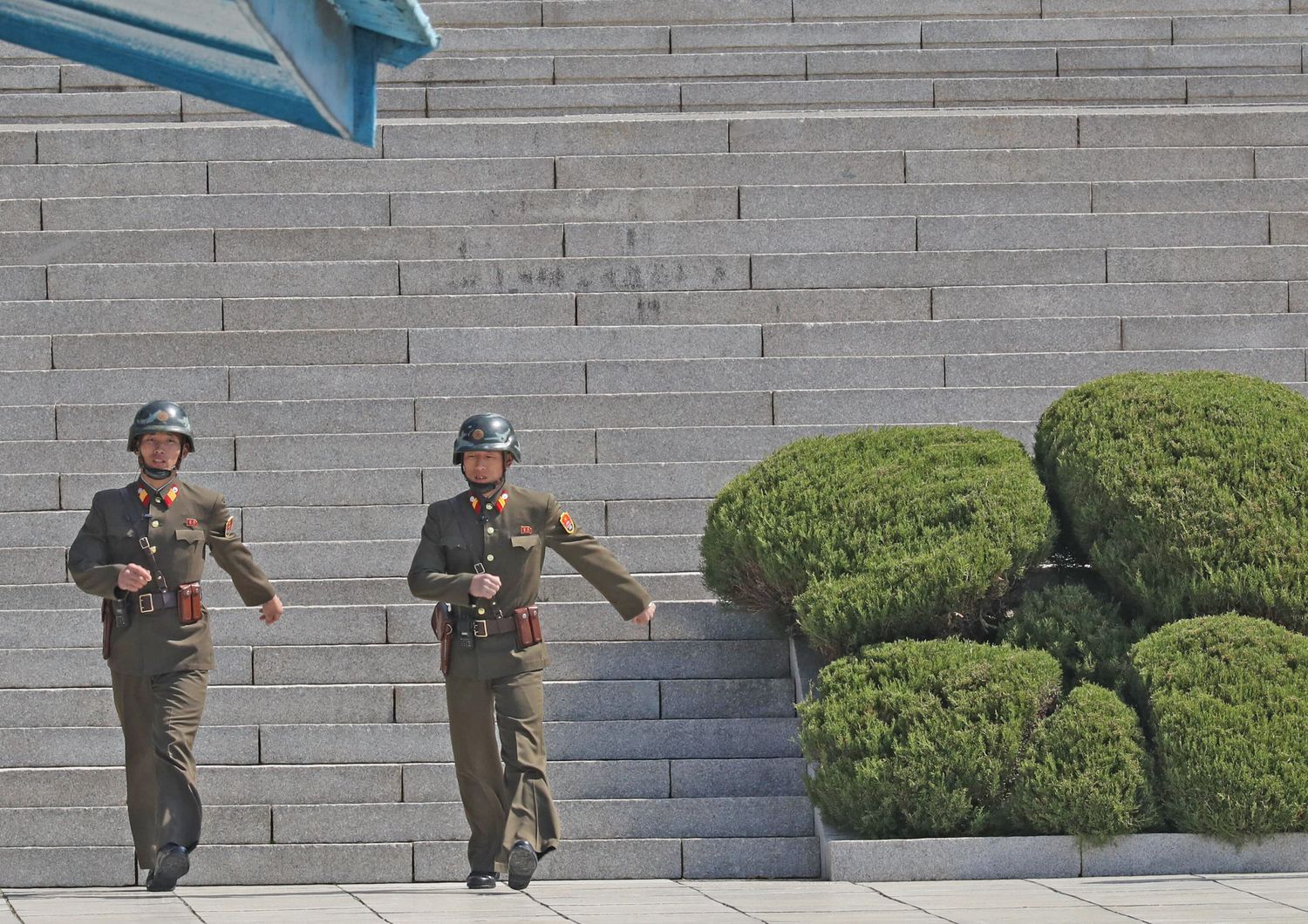 Nord Corea americano attraversa linea confine arrestato militari