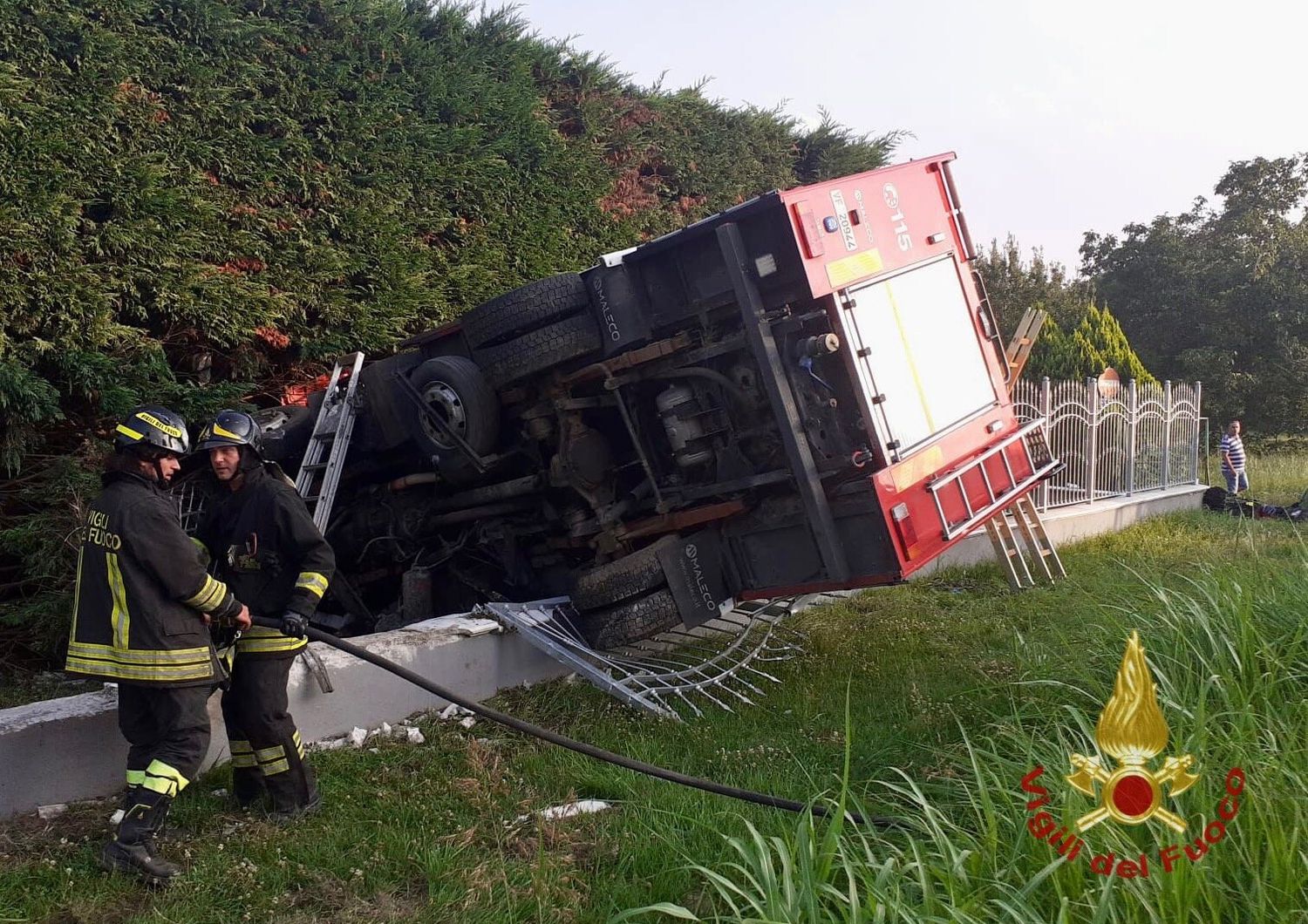 vigile fuoco morto incidente stradale camion