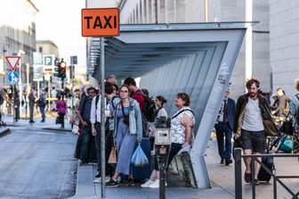 Fila per i taxi a Roma&nbsp;