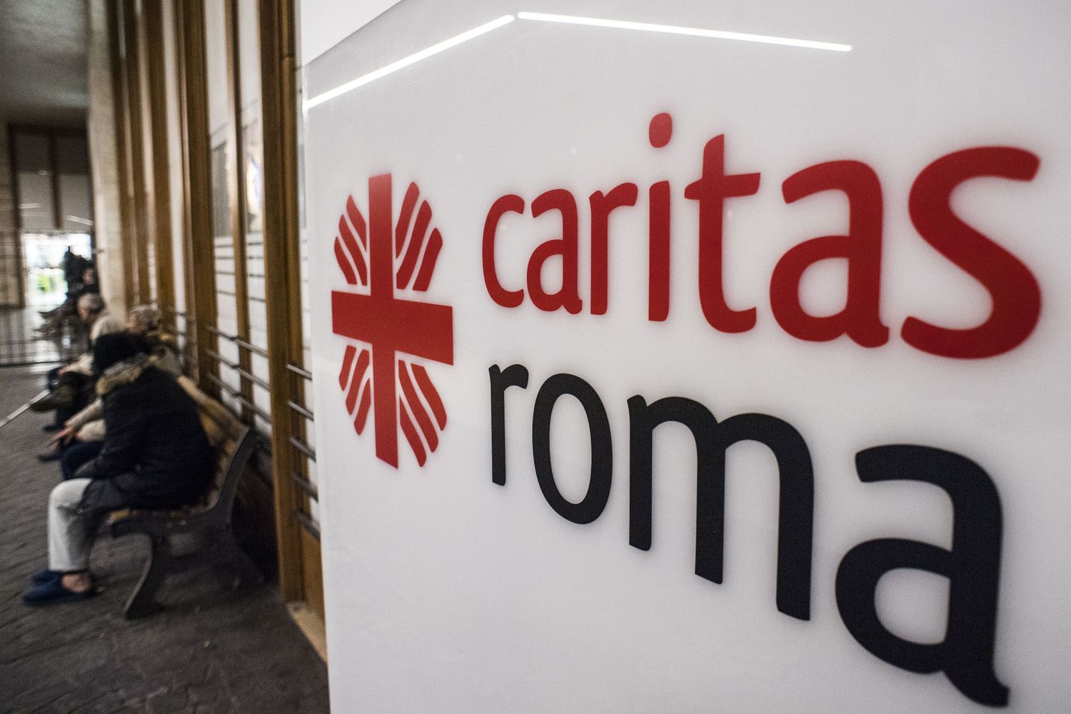 I centri di accoglienza notturna per persone senza fissa dimora. Nella foto l'ostello della Caritas in via Marsala