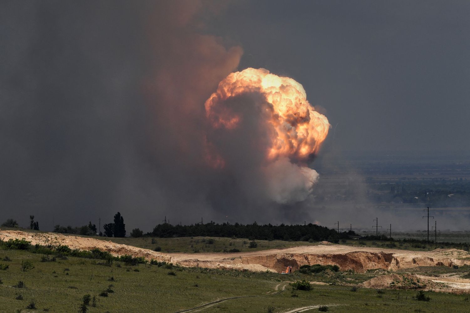 L'esplosione del deposito di munizioni colpito in Crimea