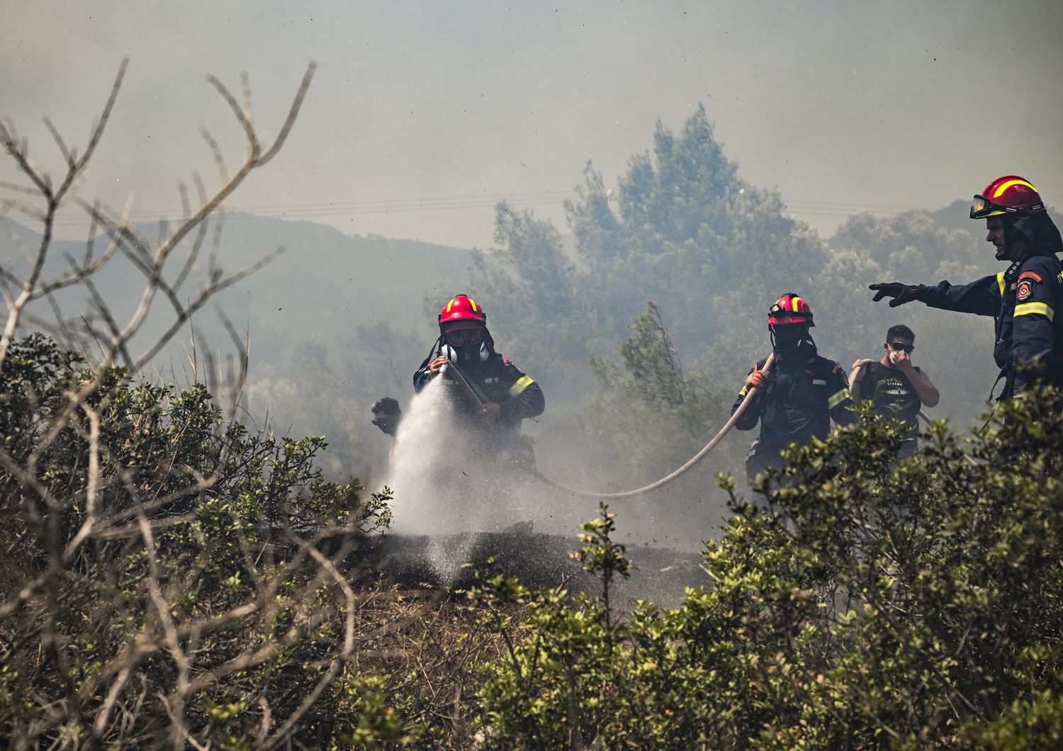 Pompieri spengono un incendio&nbsp;