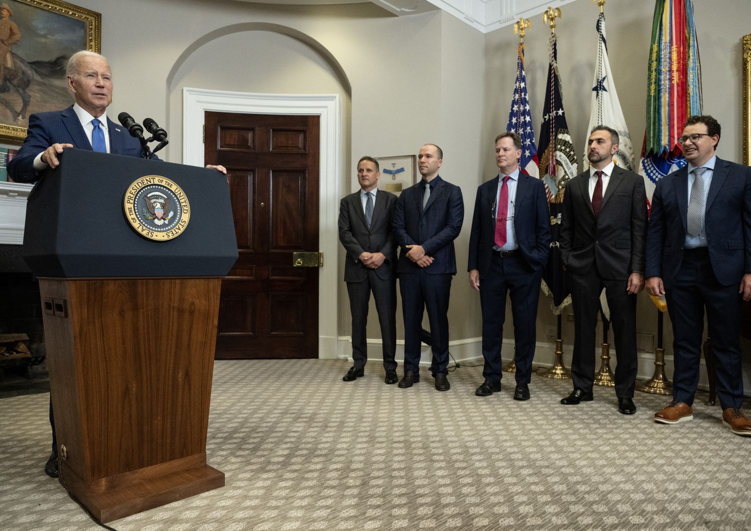 Joe Biden con i leader delle aziende impegnate nello sviluppo dell'Intelligenza artificiale