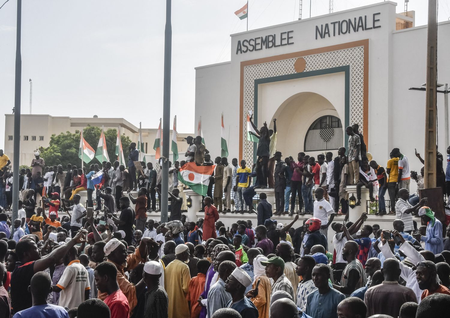 Francia comincia evacuare suoi cittadini Niger
