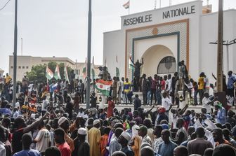 Francia comincia evacuare suoi cittadini Niger