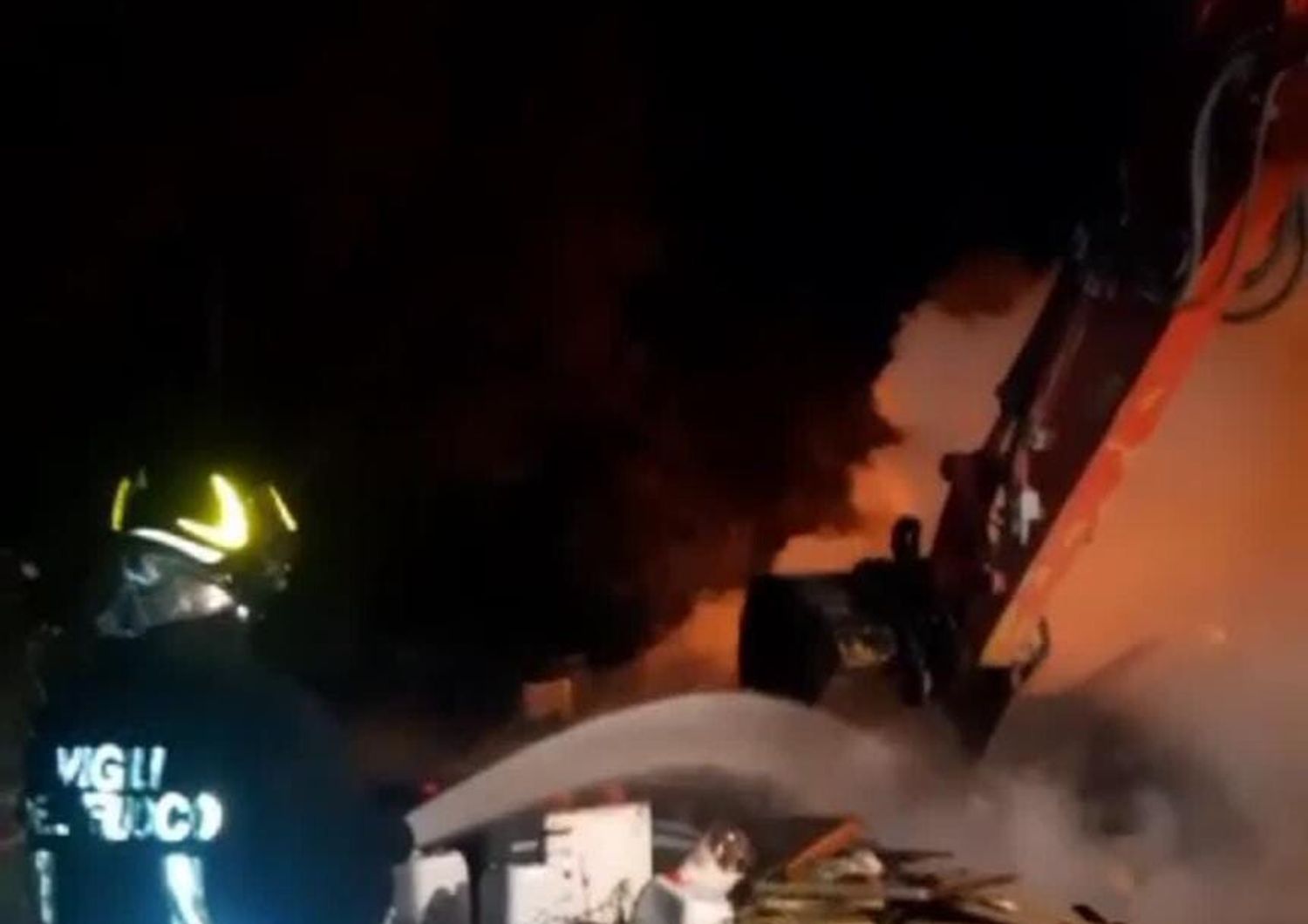 Incendio di rifiuti a Ponte Mammolo