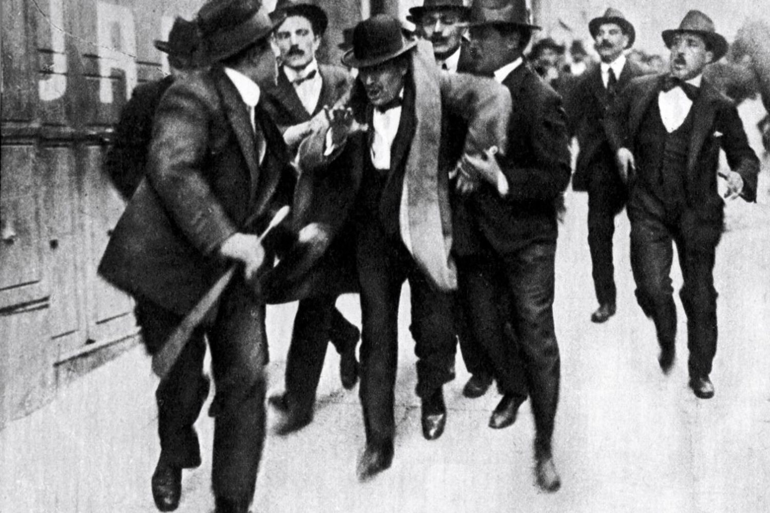 Mussolini arrestato a Roma