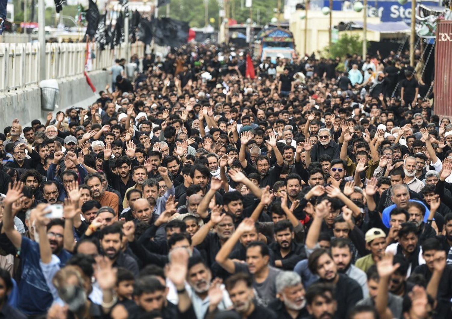Folla in Pakistan