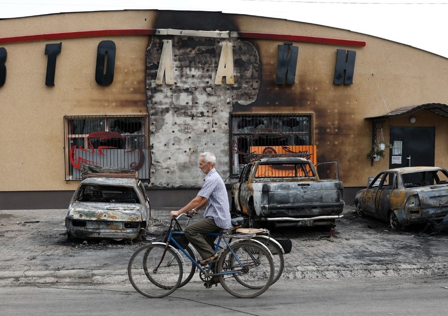 ucraina mosca incendio universita donesk bombardata