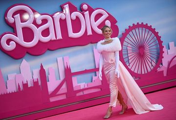 Tutti pazzi per la scatola rosa di Barbie - Cronaca, Bellano