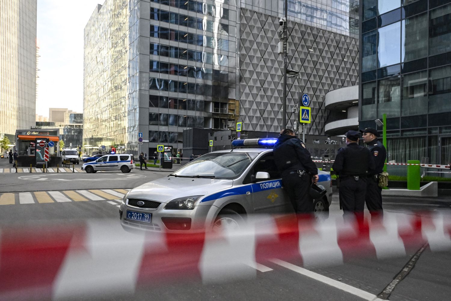 Un edificio danneggiato da un attacco di droni il 30 luglio