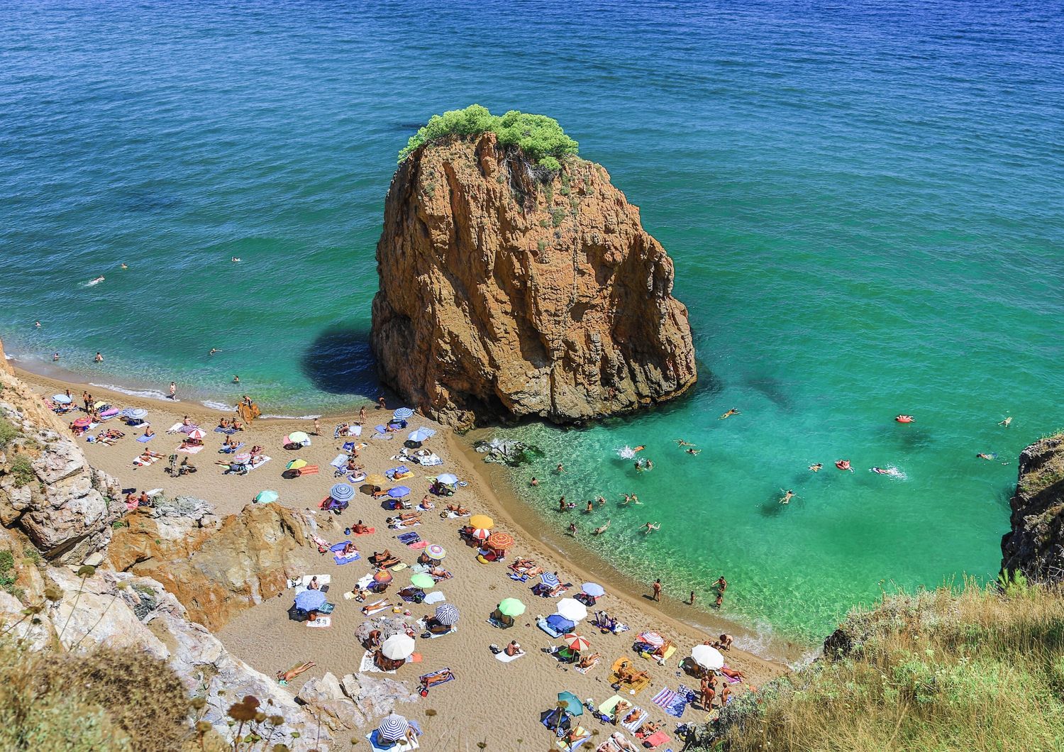 La spiaggia di nudisti di Illa Roja, Costa Brava, Catalogna