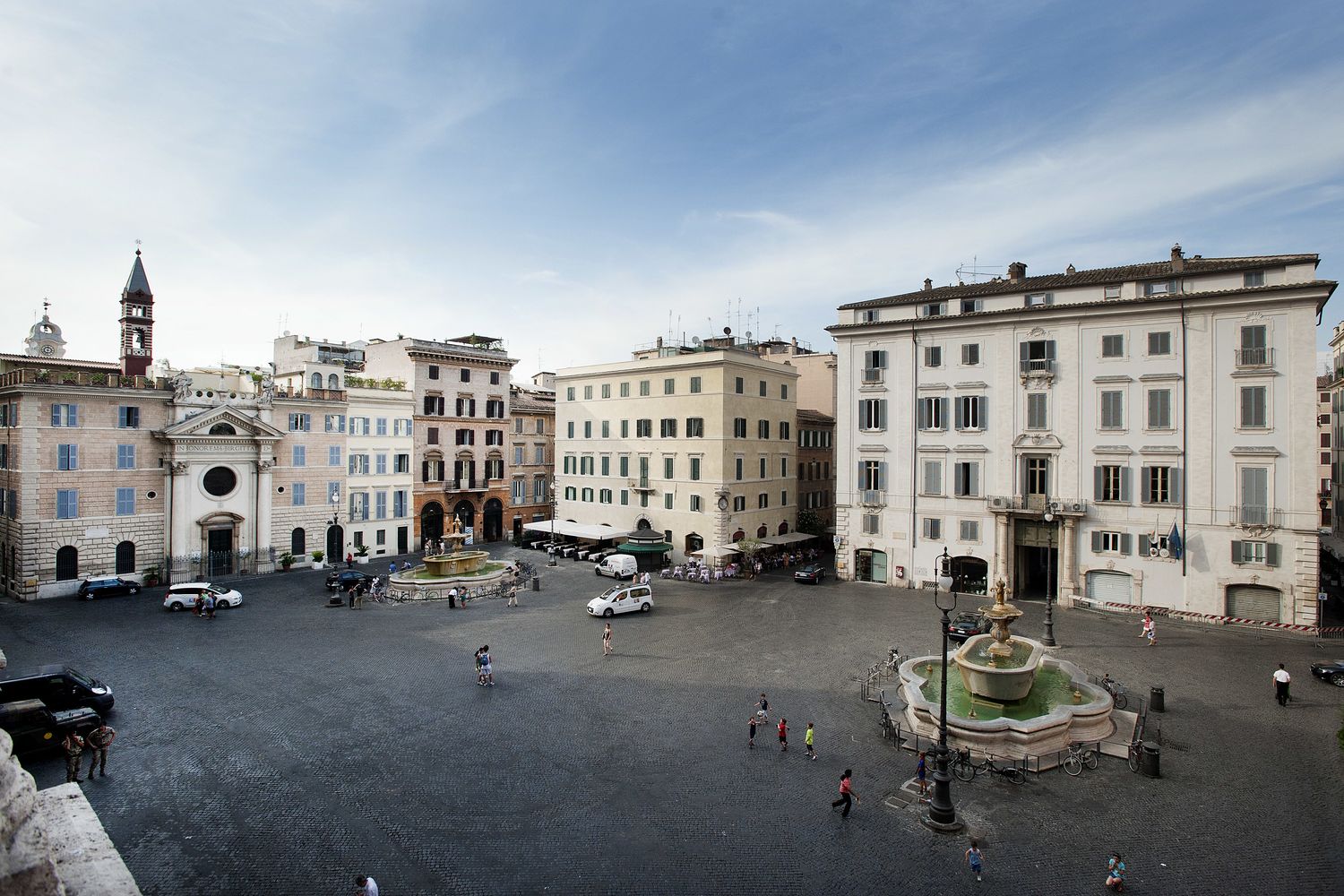 piazza Farnese