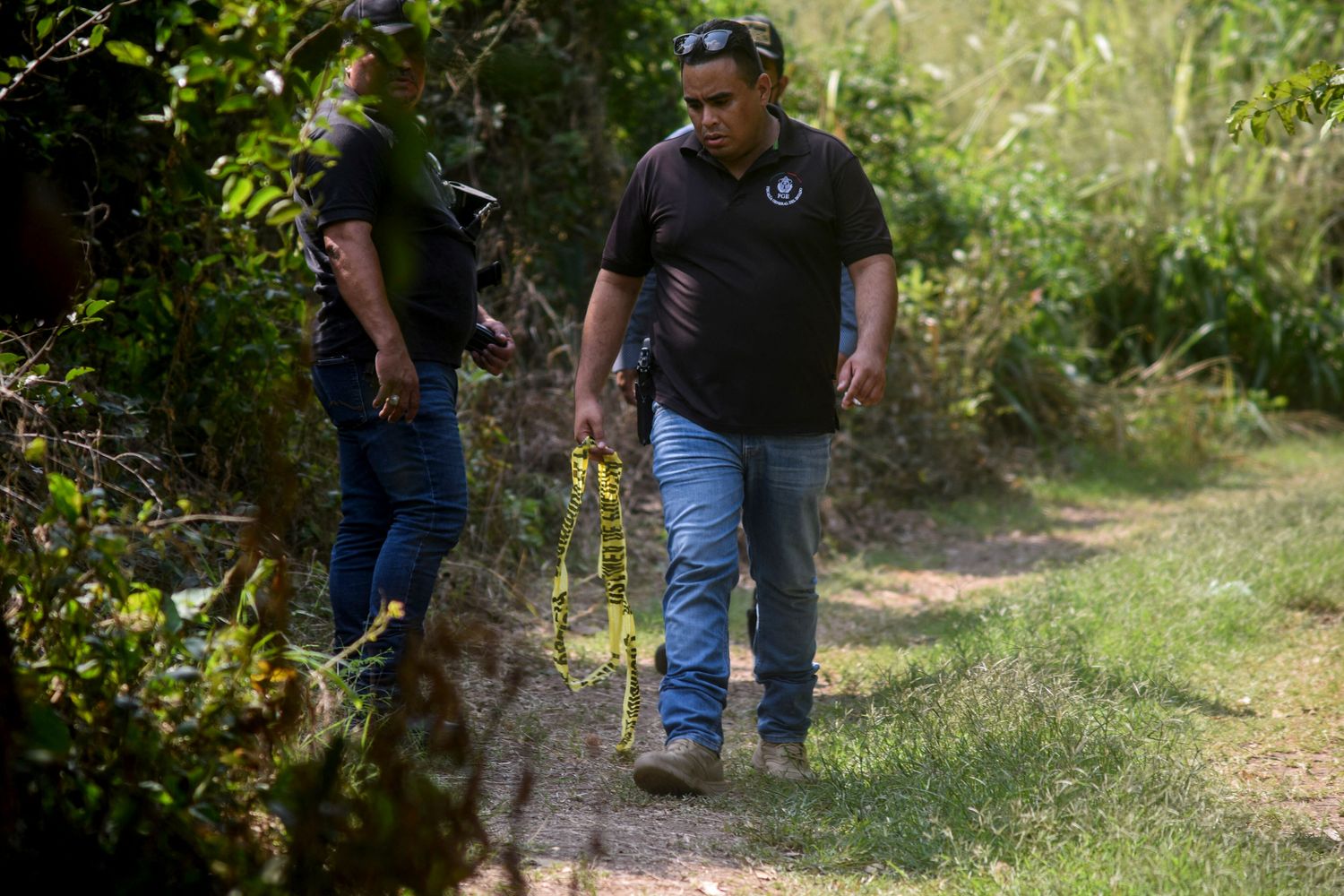 Poliziotti messicani effettuano rilievi