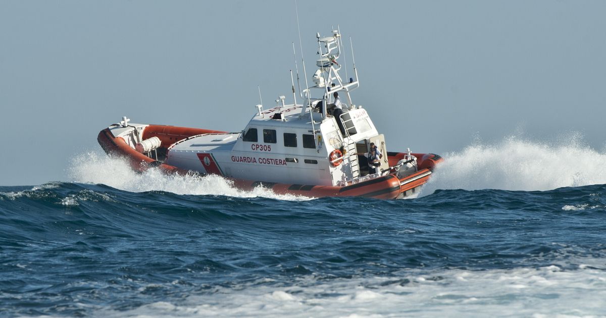 Velista disperso tra Grecia e Italia salvato da Guardia costiera (video)  