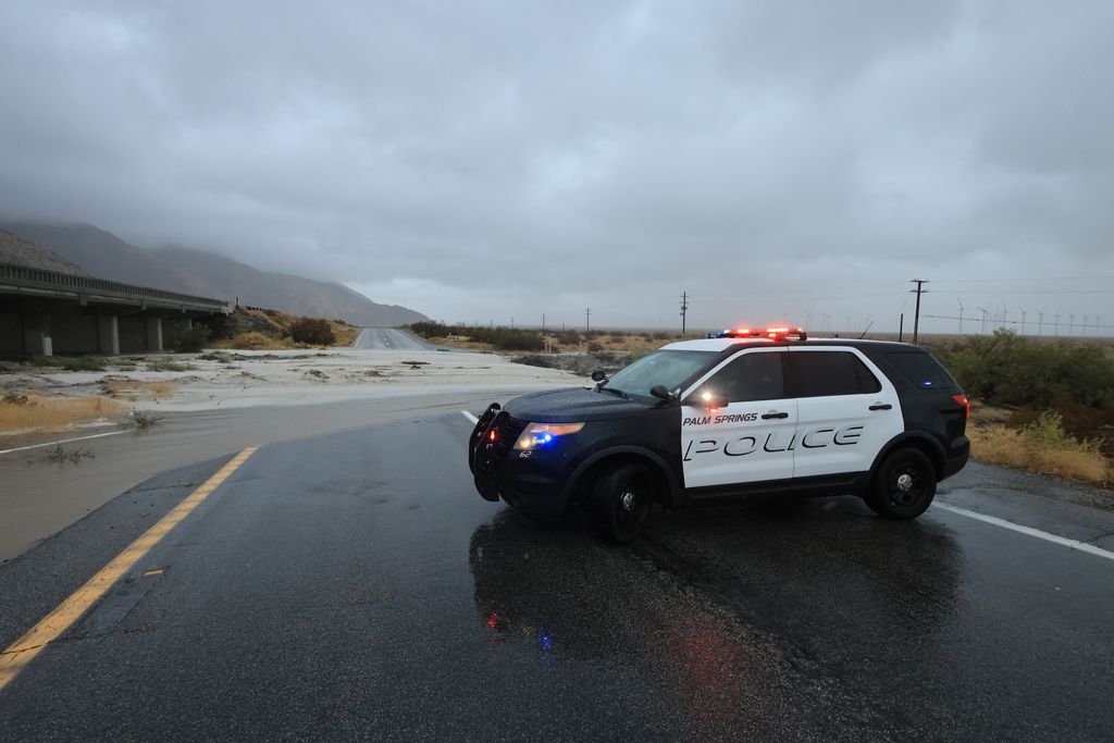 Una strada colpita dall'uragano Hilary in California&nbsp;
