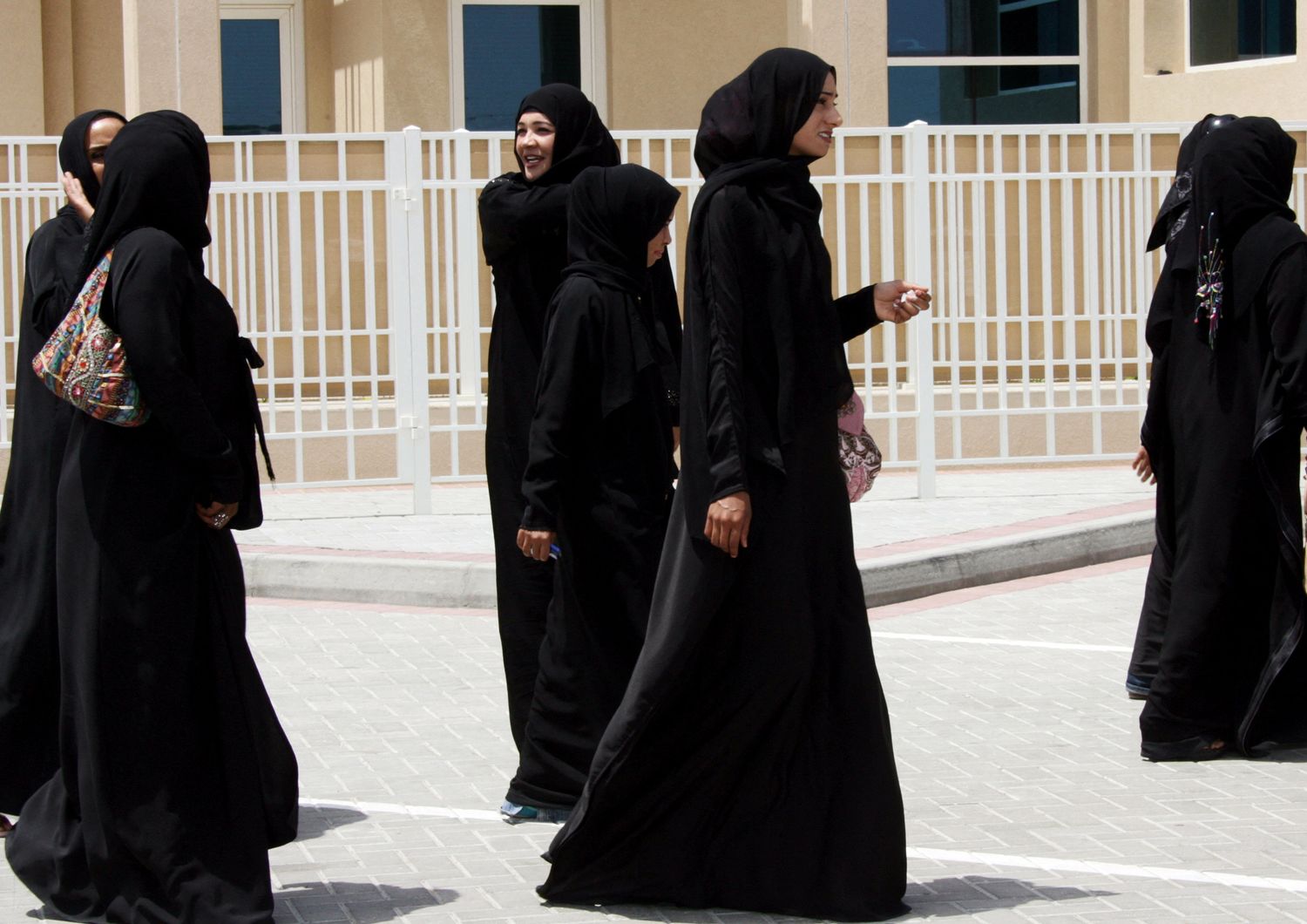 La Francia vieta a scuola l'abaya, abito lungo islamico&nbsp;