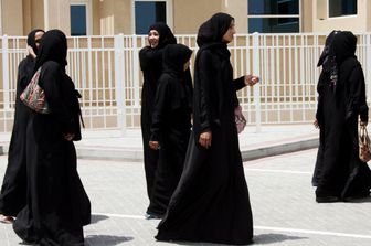 La Francia vieta a scuola l'abaya, abito lungo islamico&nbsp;