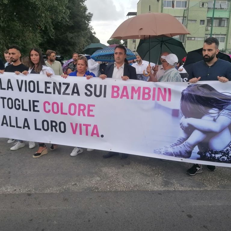 La manifestazione di Caivano contro gli abusi sulle bambine