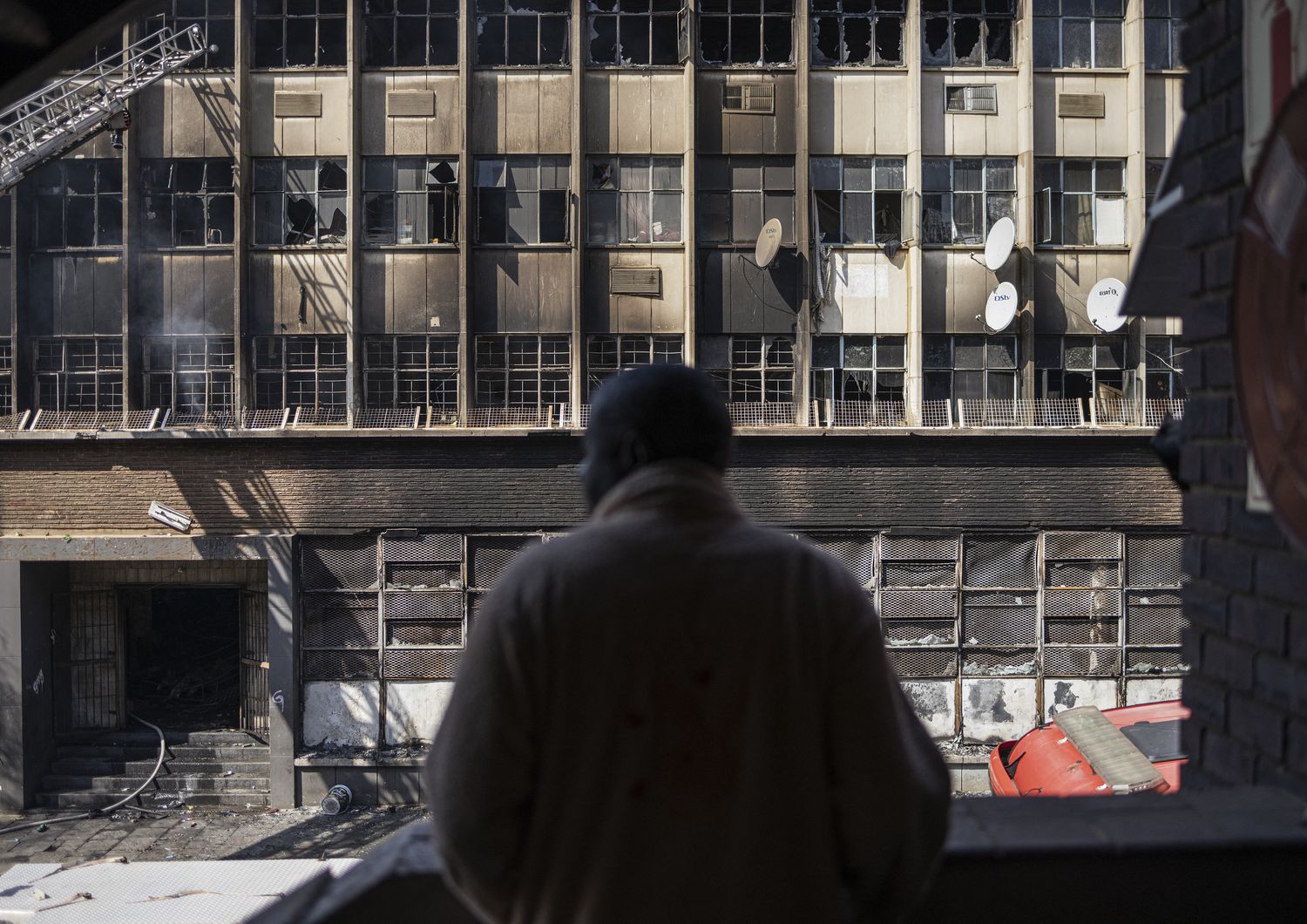 Il palazzo bruciato a Johannesburg