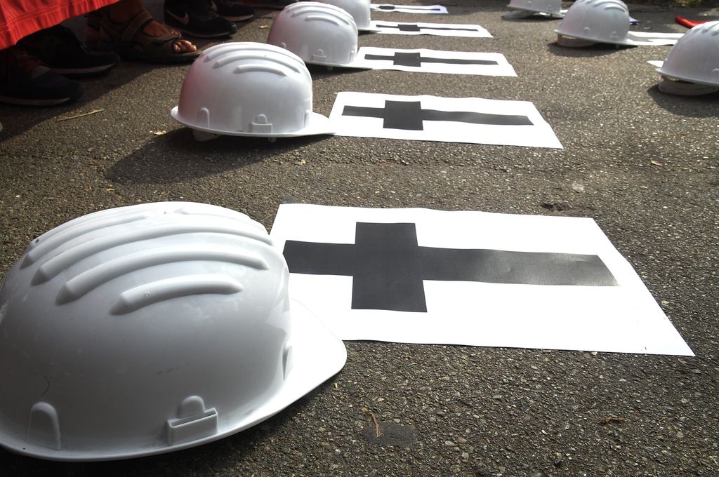 La manifestazione di Vercelli contro le morti sul lavoro