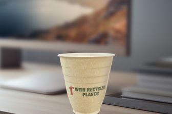R-Hybrid, il bicchiere in polistirene riciclato che si pu&ograve; riutilizzare