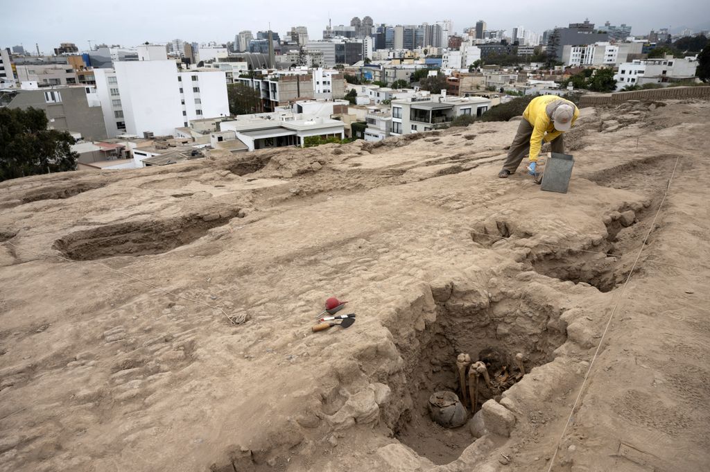 Il sottosuolo di Lima restituisce l’ultima mummia