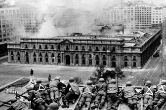 I militari prendono La Moneda, nella fatidica mattina dell'11 settembre 1973