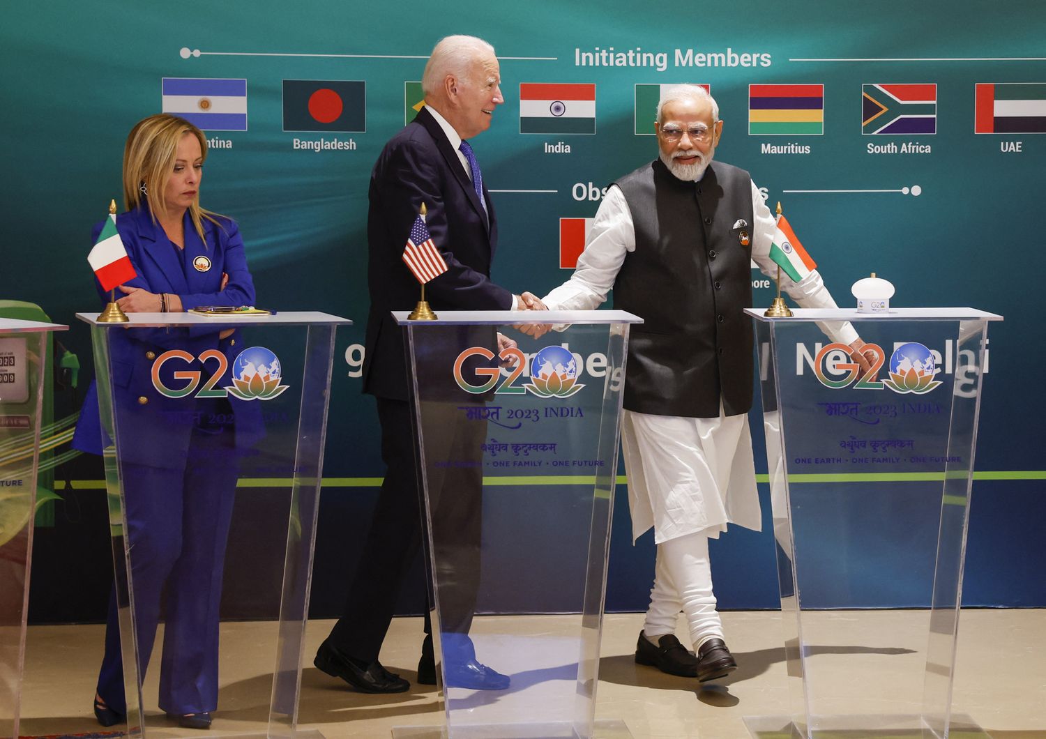 Il presidente del Consiglio Giorgia Meloni, il presidente degli Stati Uniti Joe Biden e il primo ministro indiano Narendra Modi