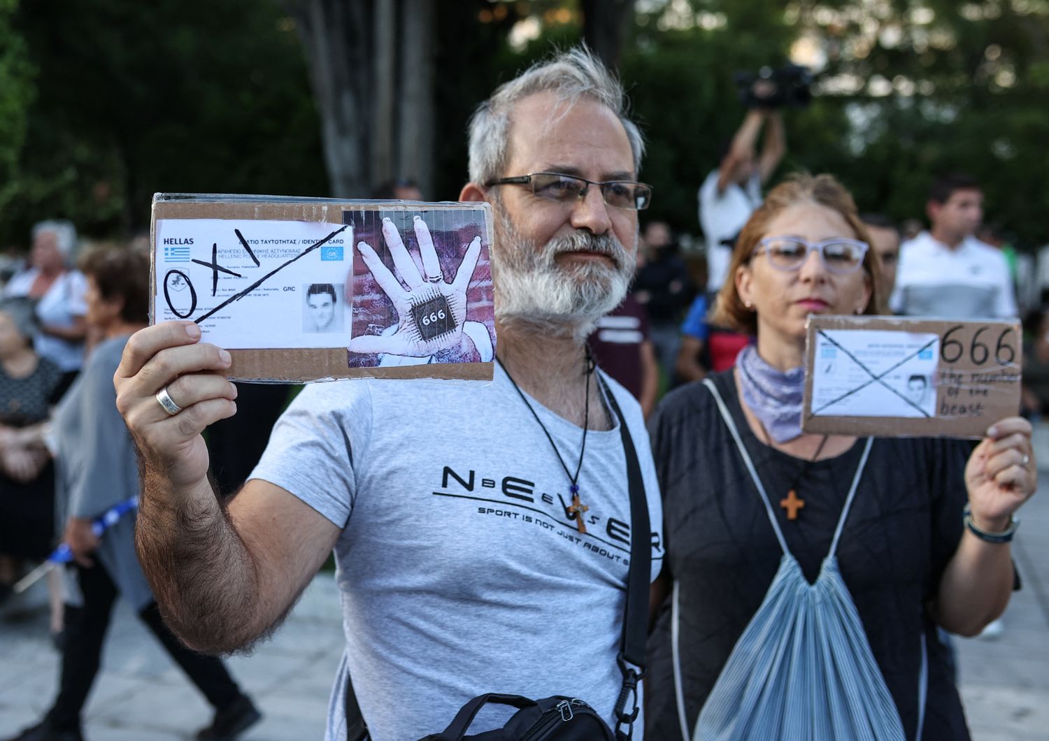 Manifestanti ad Atene contro la nuova carta d'identit&agrave; biometrica