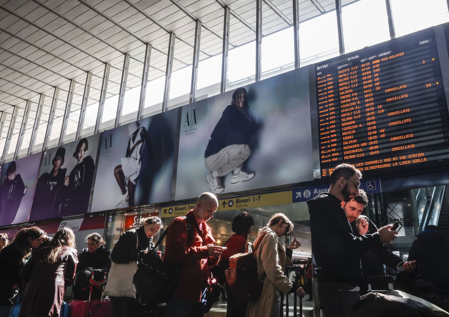 treni cancellate centinaia corse lazio caos pendolari