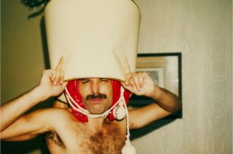 Una delle foto di Freddie Mercury messe all'asta