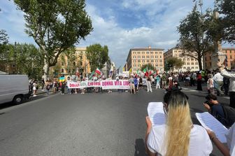 iran roma corteo masha amini