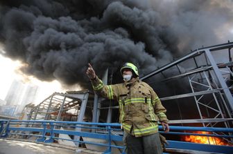 russia incendio deposito gasolio mar nero sochi