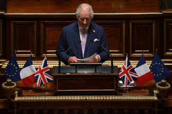 Re Carlo III al Senato di Parigi