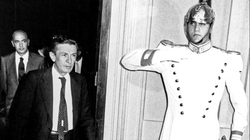 Luglio 1976, Quirinale, Napolitano partecipa alle consultazioni con il segretario del Pci Enrico Berlinguer&nbsp;