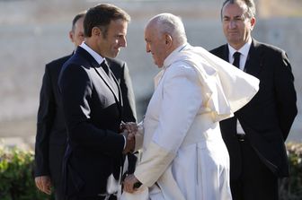 Macron accoglie il Papa a Marsiglia