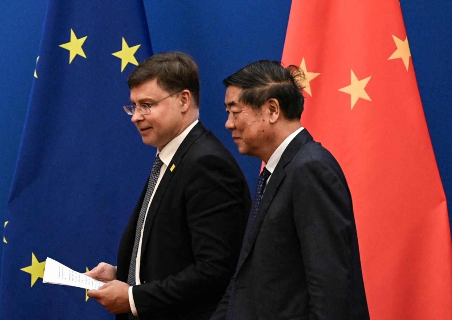 Dombrovskis in Cina