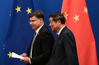 Dombrovskis in Cina