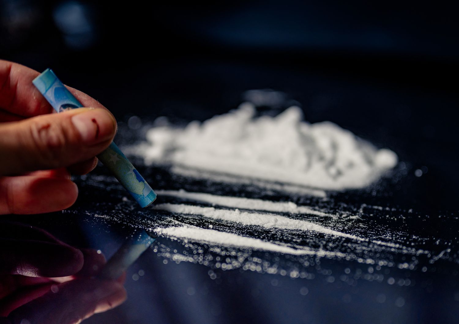 pilota sniffa cocaina da seno licenziato