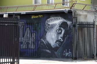 Un murale dedicato a Tupac a Los Angeles