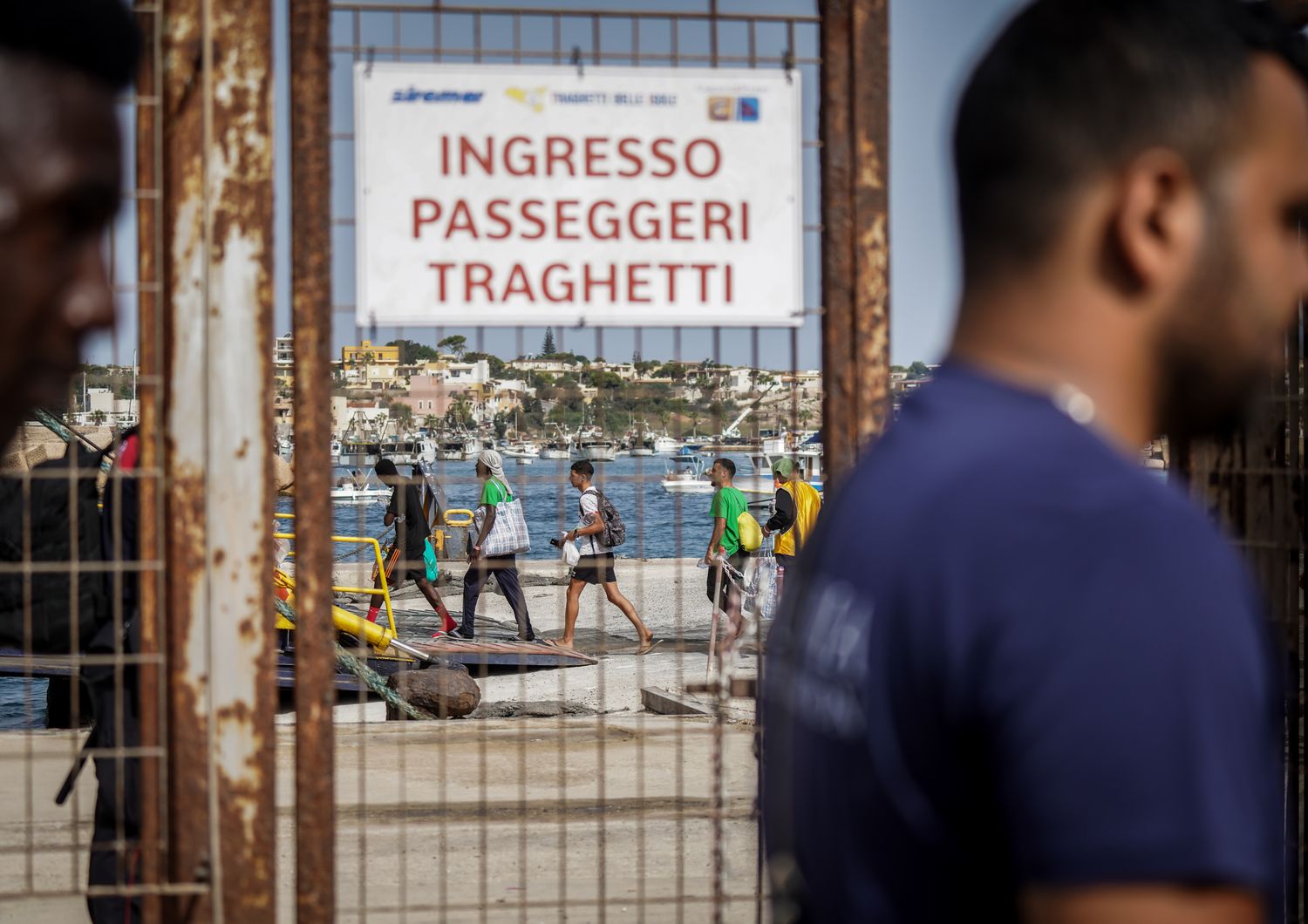 fiamme traghetto lampedusa tutti salvi passeggeri