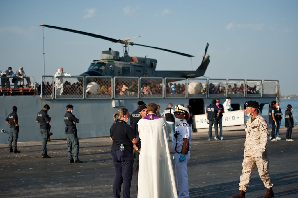 L'arrivé des migrants dans le port de Pozzallo (Sicile), 2024